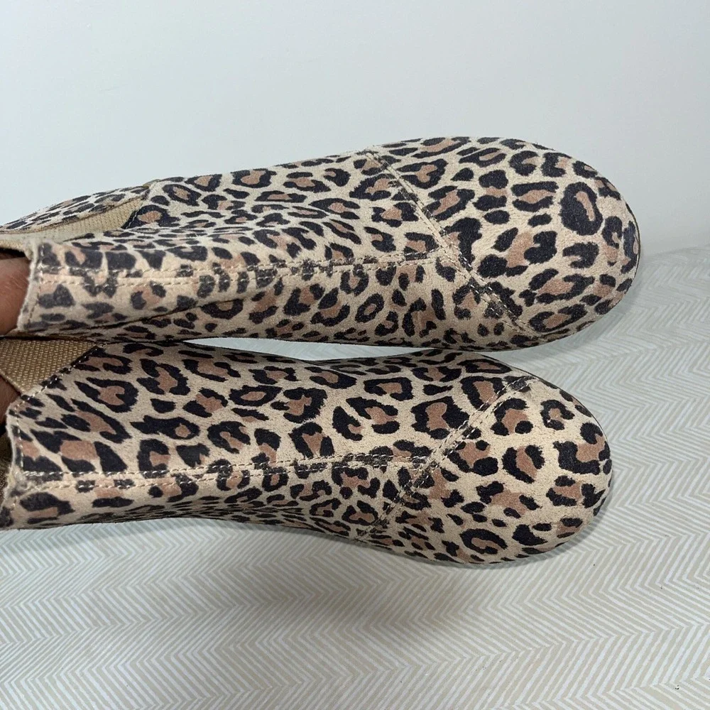 Toms Kelsey Desert Tan Leopard Pull On Wedge Heel Suede Ankle Boot Sz 8.5 Comfor